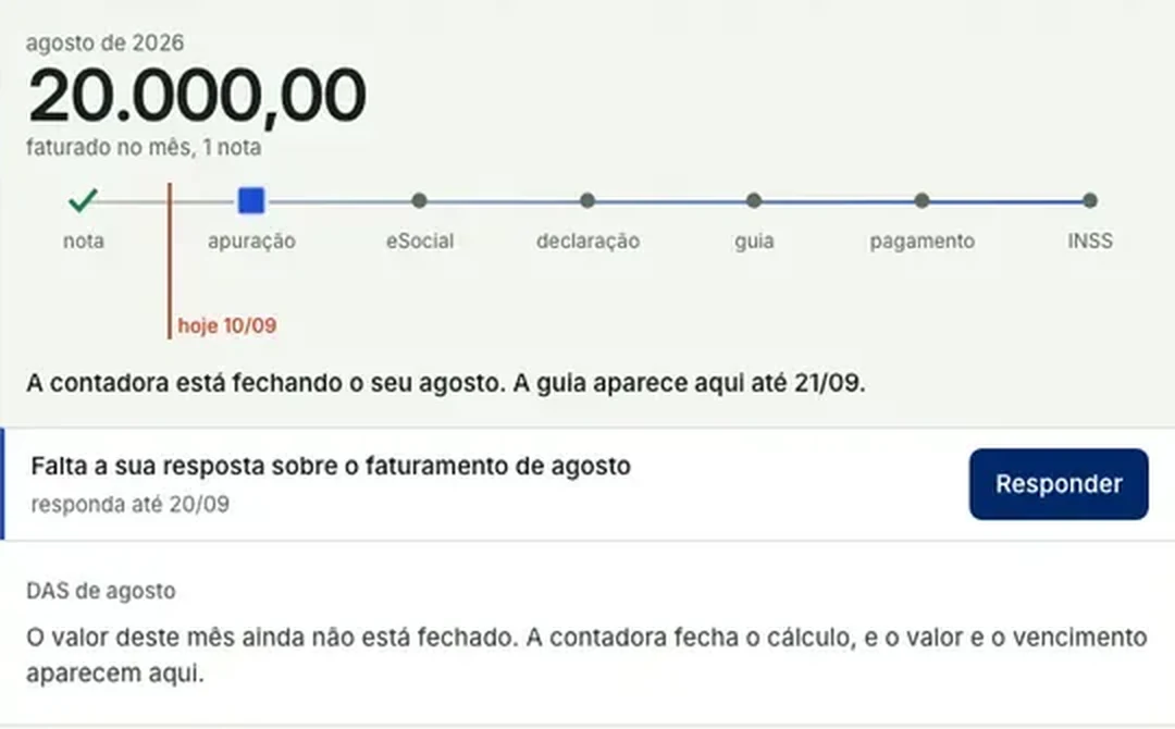 Portal do cliente mostrando a linha do tempo de agosto, o valor faturado no mês de 20.000,00 e o aviso para responder sobre o faturamento e subir o XML de uma nota emitida fora da plataforma.